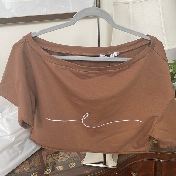 egreis Tops - *SALE* Egreis Crop Top